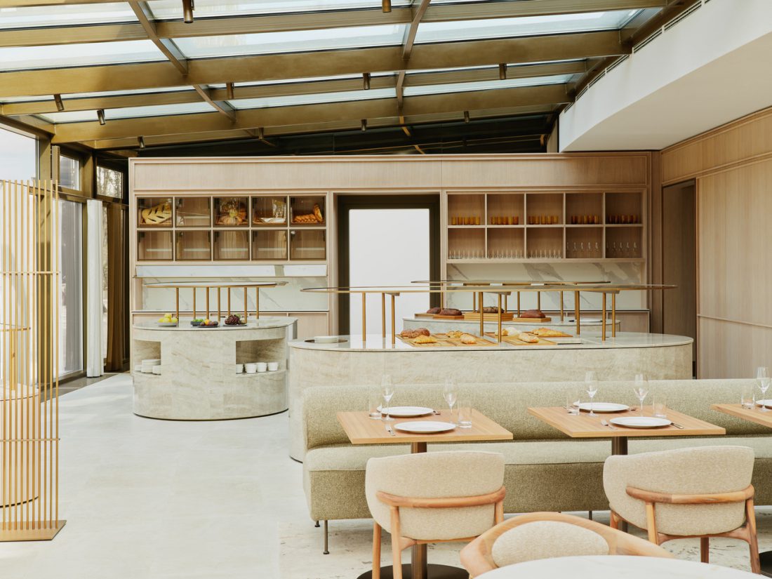 فضای داخلی رستوران و بخش سلف سرویس ایورا – تحریریه آس دیزاین