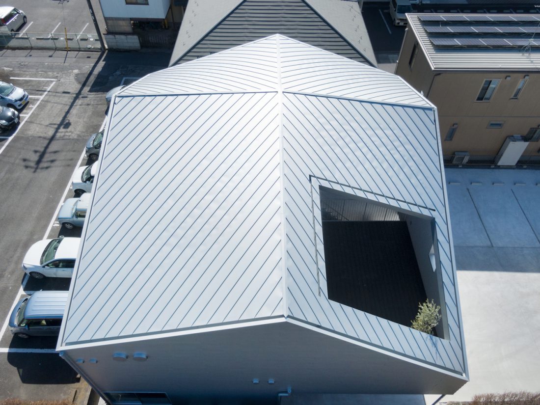 طراحی جذاب سقف رستوران سی لی - تحریریه آس دیزاین 