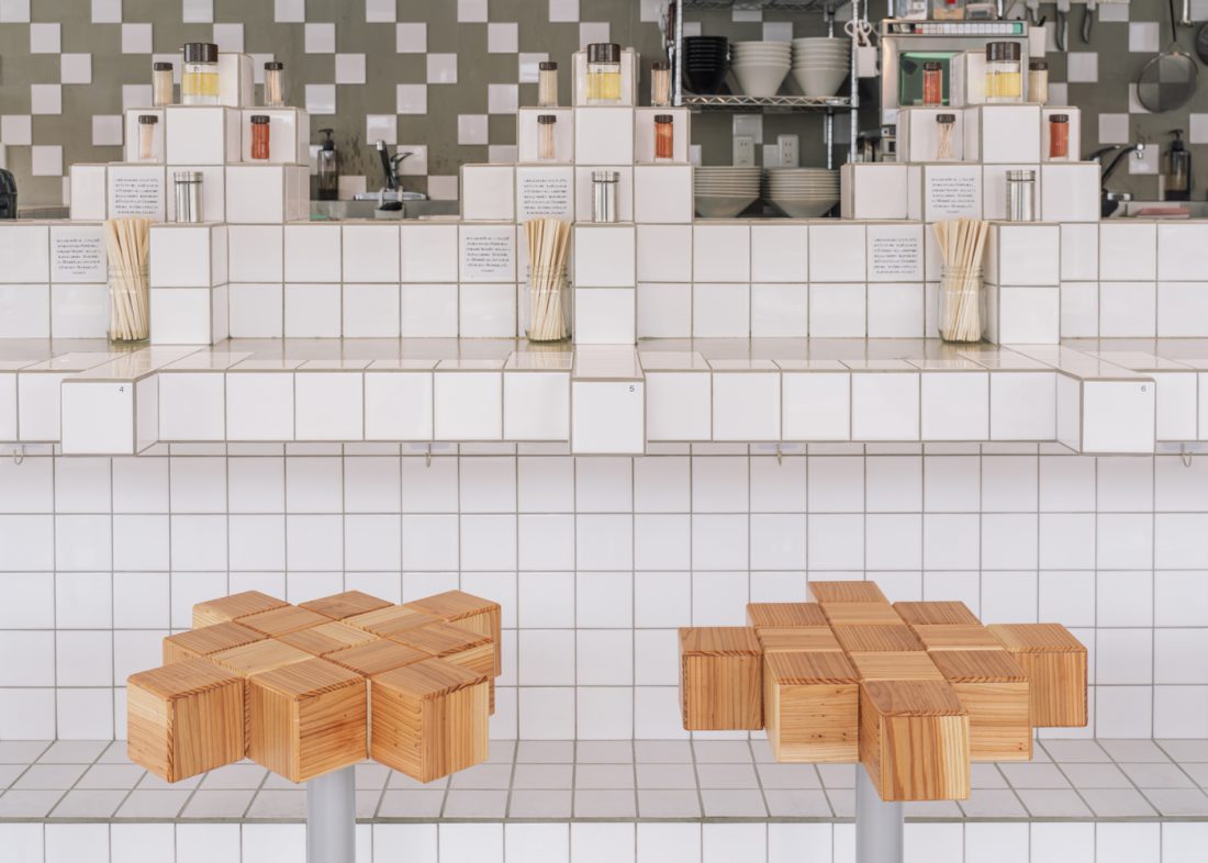 طرح صندلی های تک نفره ی رستوران رامن- تحریریه آس دیزاین