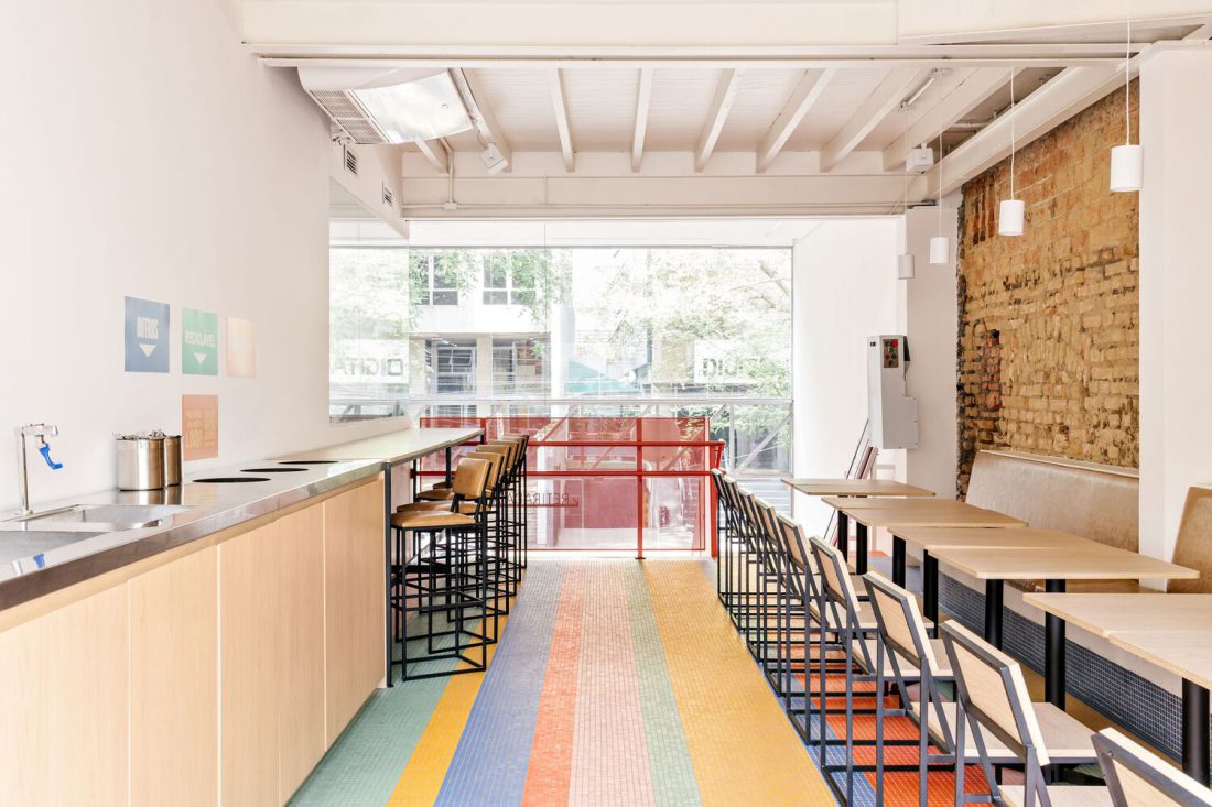 طراحی رستوران طبقه اول با رنگ های زیبا - تحریریه آس دیزاین