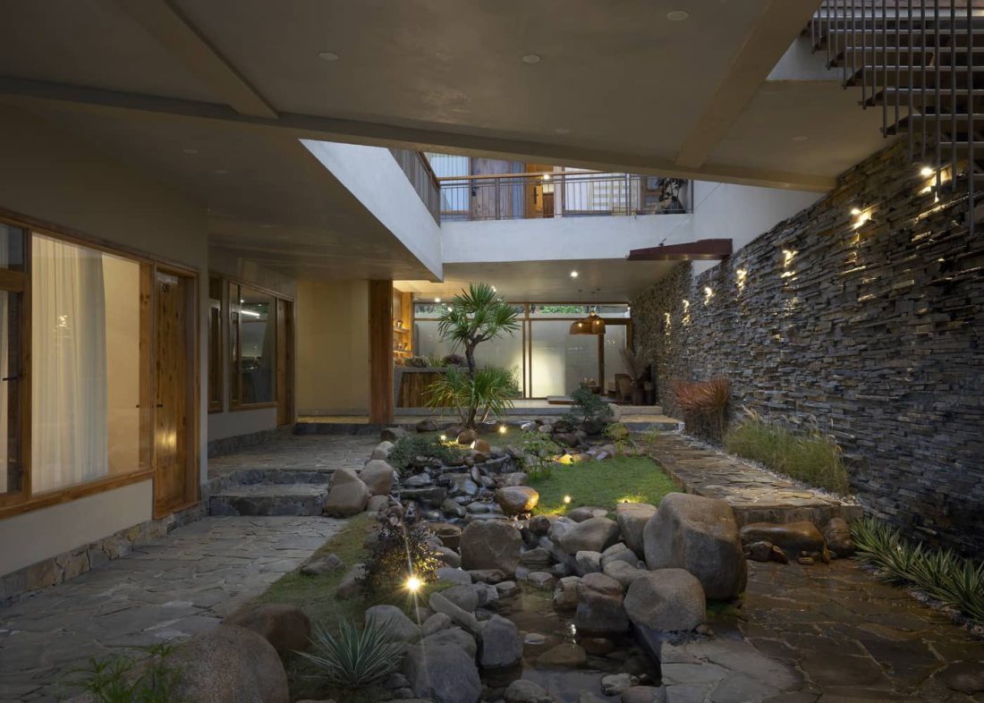 طراحی حیاط طبقه اول هتل - تحریریه آس دیزاین